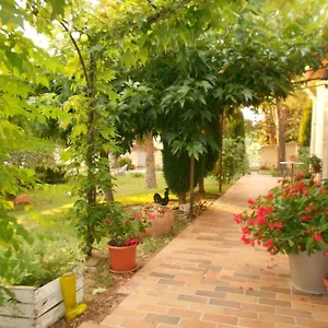 https://le-mas-des-lavandes-le-pegue.hotels-rhonealpes.com